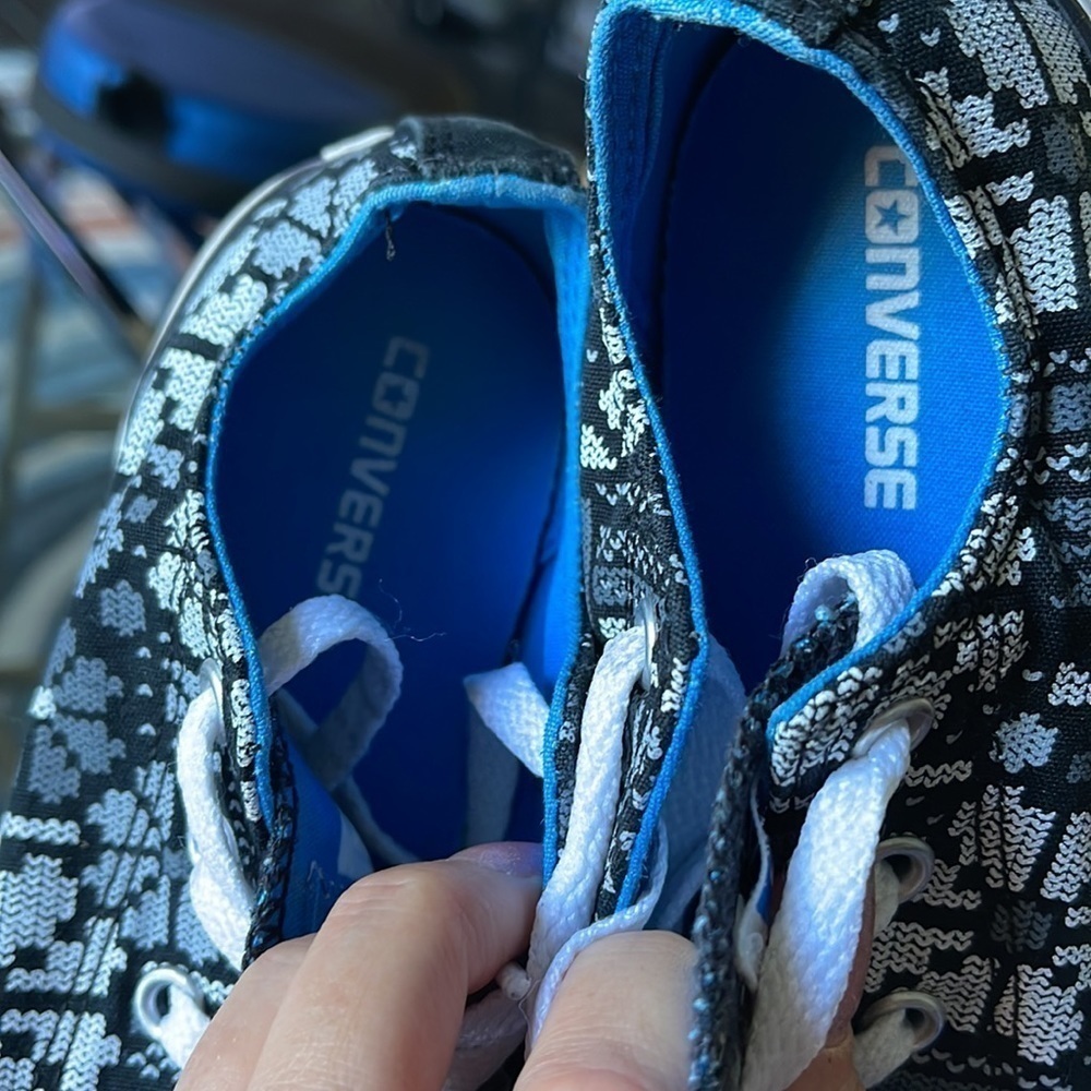 Converse💙🖤 - Picture 8 of 9